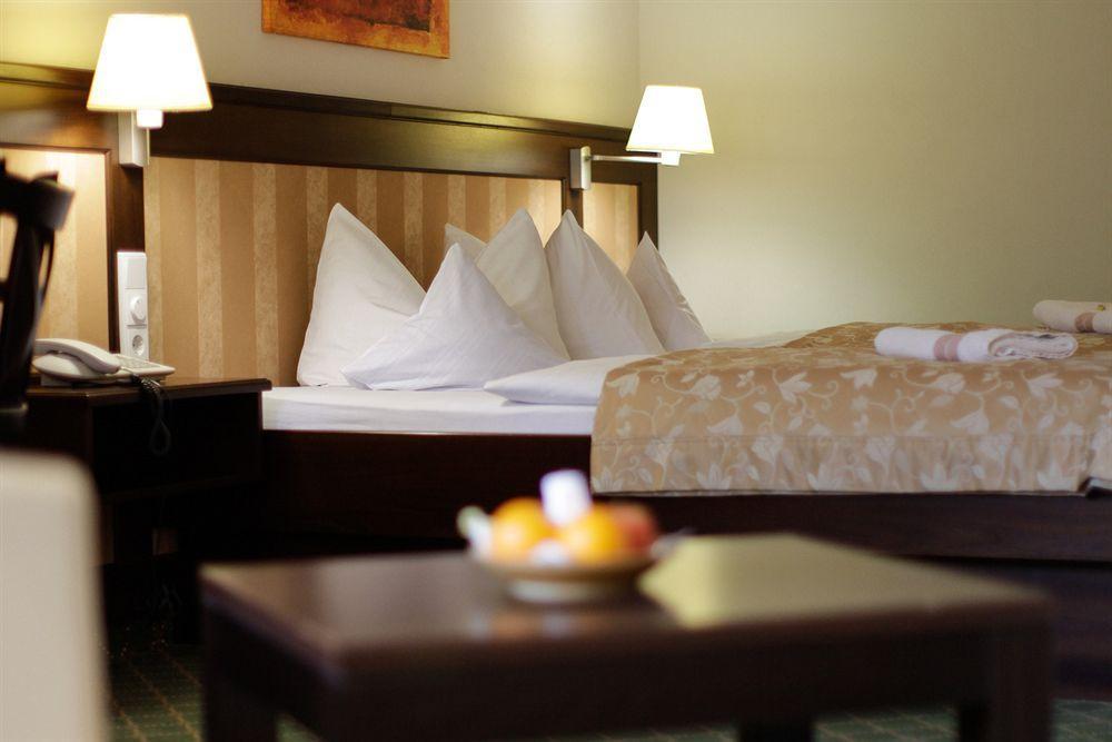 אוברשטאופן Hotel Hirsch מראה חיצוני תמונה