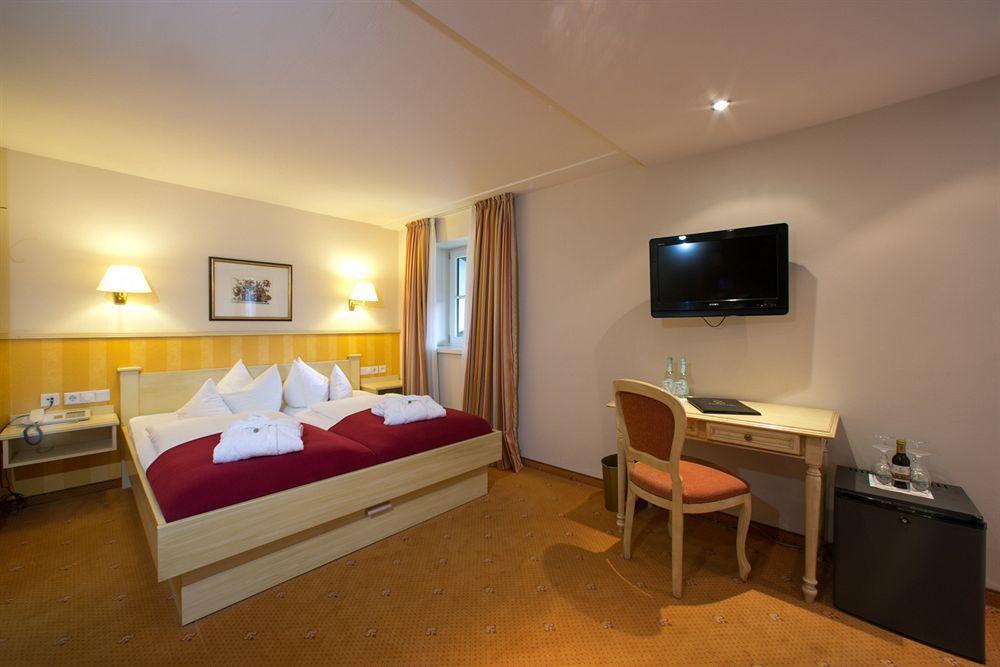 אוברשטאופן Hotel Hirsch מראה חיצוני תמונה